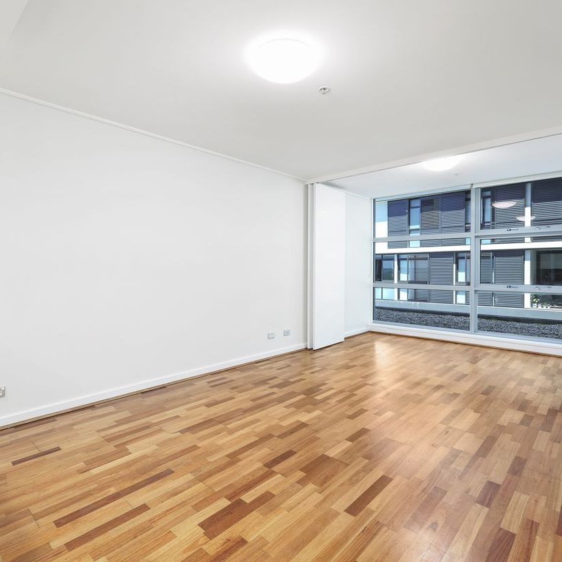 Cosy one bedroom plus study and car space - Photo 1