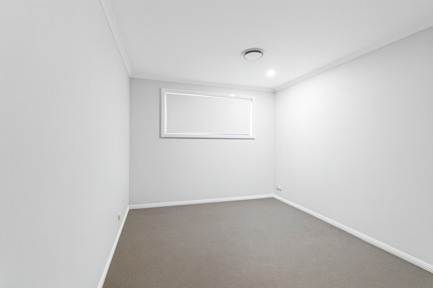 Modern, fresh and move into a ready family home! - Photo 1