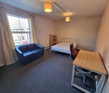 4 Bed Student Accommodation - Photo 2