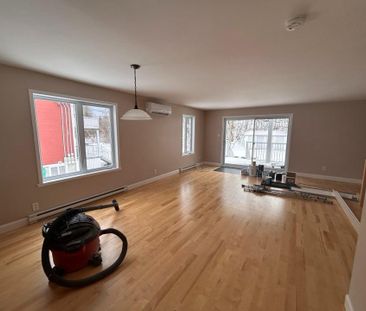 Bromont - Superbe 5 ½ entièrement rénové sur deux étages - Photo 4