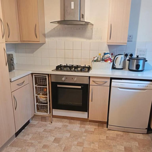 1 bedroom in a house share to rent - Photo 2