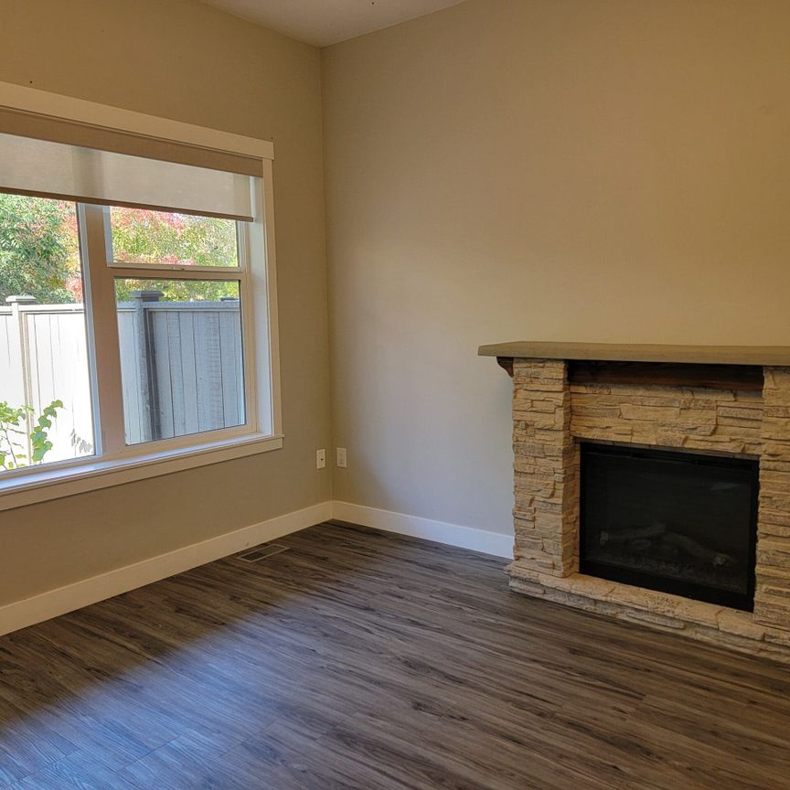 Rutland 3 Bedroom Townhouse with a basement & 2 parking stalls - Photo 1