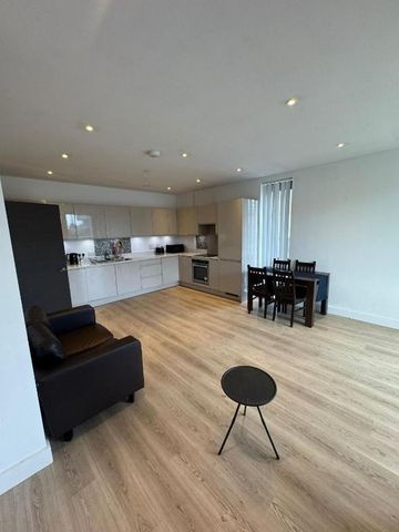 2 Bed Flat, Greater London, E14 - Photo 2