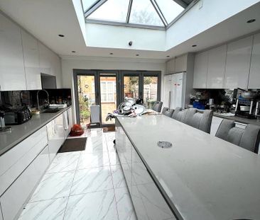 Loft converted double bedroom close to east ham station with privat... - Photo 5