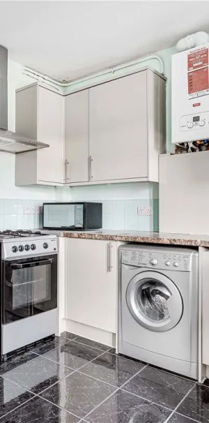 2 bedroom flat in Terrapin Road - Photo 1