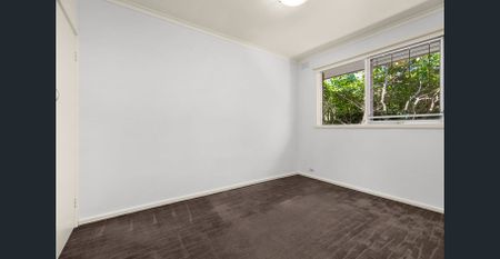 Light-Filled 2-Bedroom Unit in Prime Kew East Location - Photo 3