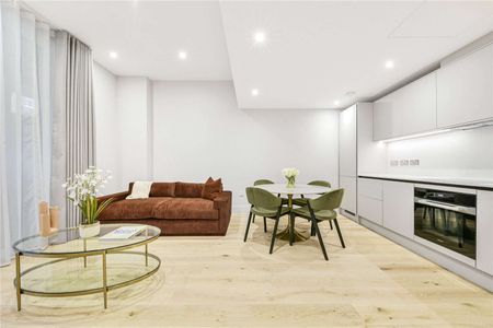 Large one bedroom set within a portered block - Photo 5