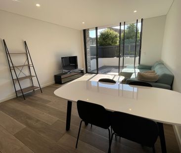 Split level furnished apartment in the heart of Rosebery - Photo 1