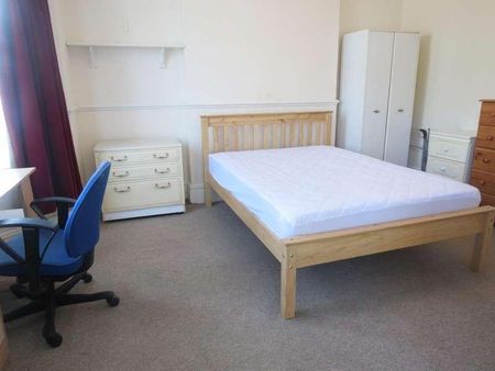 Bedroom Detached House In Winton, BH9 - Photo 5