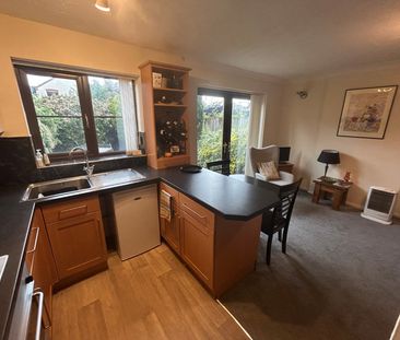 2 bedroom semi-detached house to rent - Photo 4