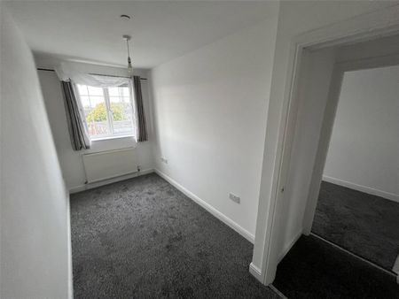 Carrholme Court, King Cross, Halifax, HX1 - Photo 4