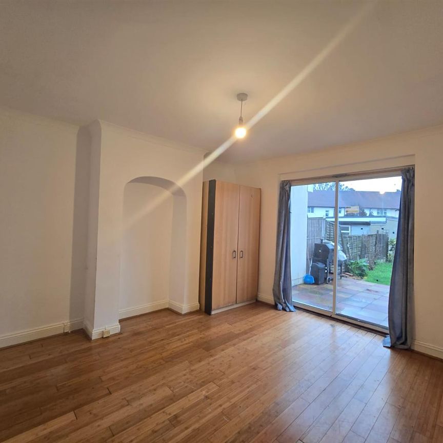 Normans Mead, London NW10 - Photo 1