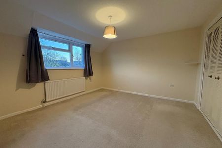 4 bedroom detached house to rent - Photo 4