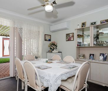 Family living with space for work and play. - Photo 5