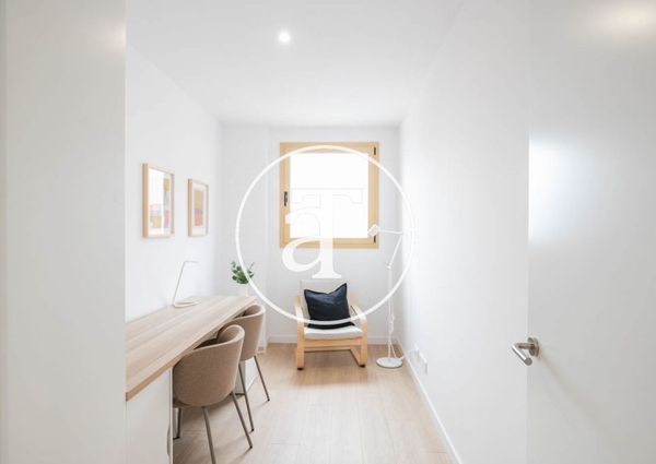 Apartment for rent with 2 bedrooms, studio and terrace in Badalona
