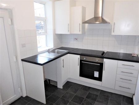 2 bedroom terraced house to rent - Photo 4