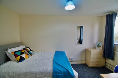 Room in a Shared Flat, Summit Court, NW2 - Photo 2