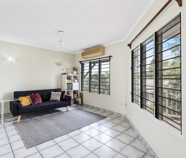 NEAT UNIT IN QUIET COMPLEX CLOSE TO SHOPS - Photo 2