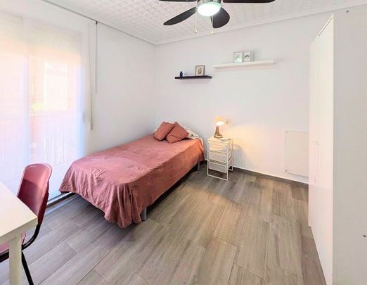 Carrer de Bailén, Burjassot, Valencian Community 46100 - Photo 1