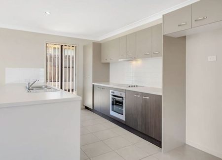 Spacious & Modern Family Home in Glenvale - Photo 5