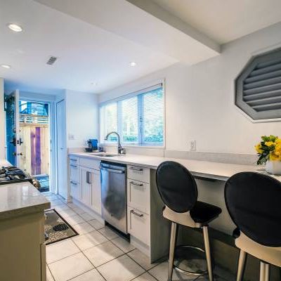 New Reduced Price - Fabulous furnished Studio apartment Kitsilano. - Photo 4