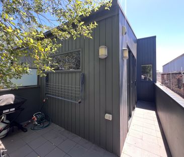 2/227 Albion Street, Brunswick, VIC 3056 - Photo 2