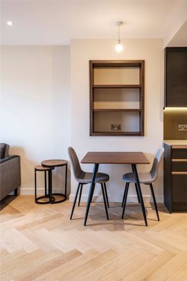 Stylish furnished 1 bedroom apartment located in the Hudson Quarter development - Photo 1