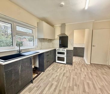 4 bedroom semi-detached house to rent - Photo 3