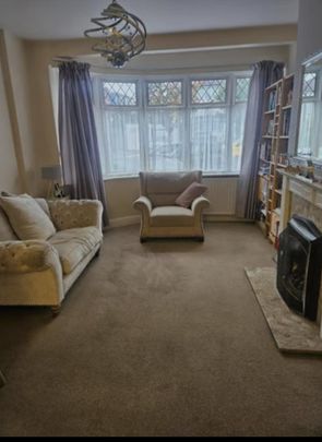 3 bedroom semi-detached house to rent - Photo 1