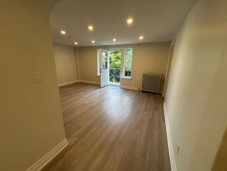 For Lease - 701 Eglinton Avenue Unit# 202, Toronto, Ontario - Photo 5