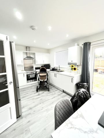3 bedroom terraced house to rent - Photo 3