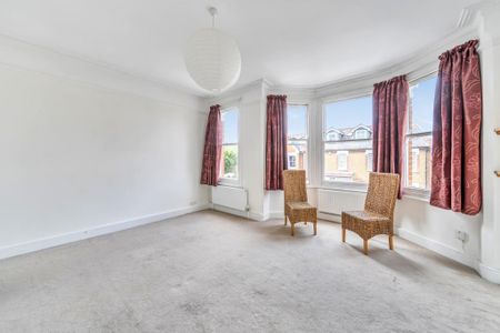 3 bedroom flat to rent - Photo 2