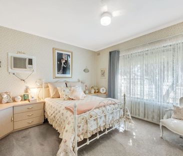 Family Home 3 or 4 Bedrooms | 3 Spacious Living Areas - Photo 4