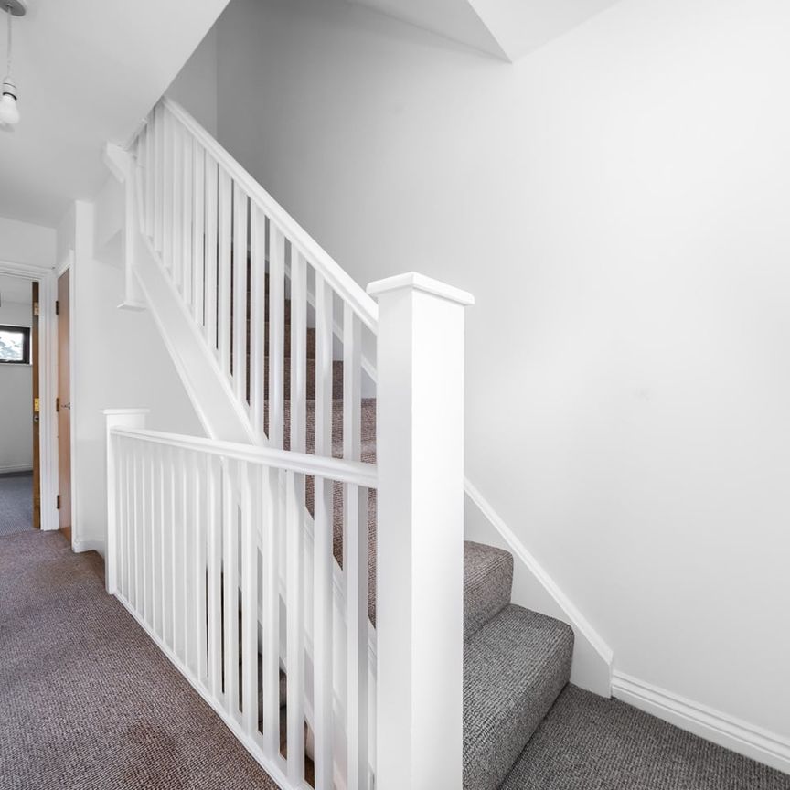4 Bed End Terrace, Indigo Mews, E14 - Photo 1
