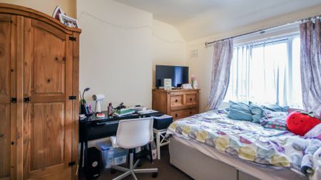 15 Tealby Grove - Photo 5