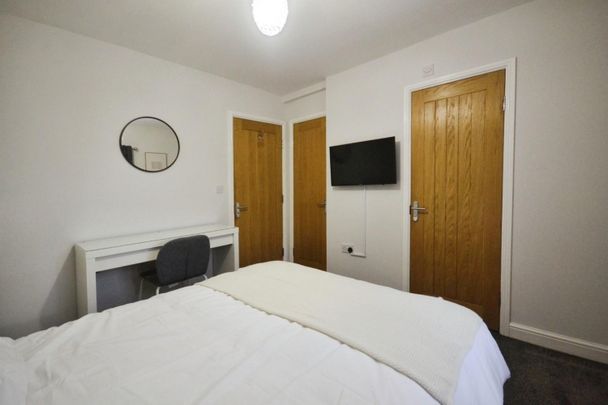 1 bedroom Flat To Let - Photo 1