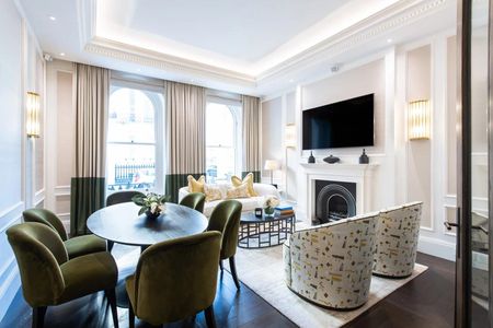 A newly refurbished two-bedroom apartment in this beautiful Stucco-fronted building close to Kensington High Street. - Photo 3