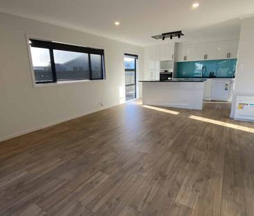 Modern Family Home - Photo 2