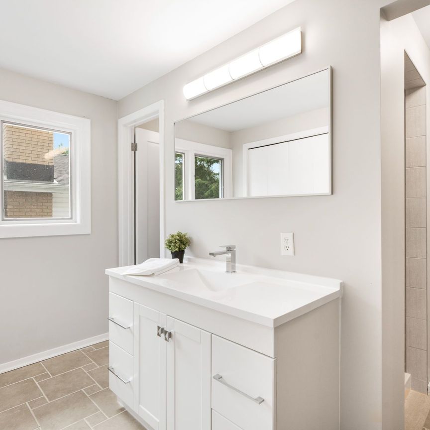 For Lease - 27 Burndale Road, Blackburn Hamlet, Ontario - Photo 1