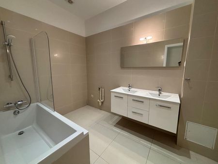 location Appartement T3 DE 115.65m² À PARIS - Photo 4