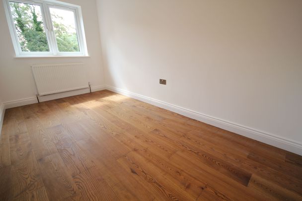 High Road, Bushey Heath, Bushey - Photo 1