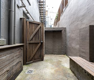 Studio in a boutique block - Photo 6