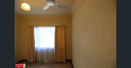 1960's Classic - Photo 4