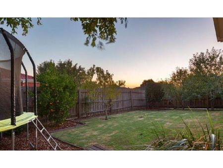 1 Forde Court, Narre Warren VIC 3805 - House For Rent | Domain - Photo 3