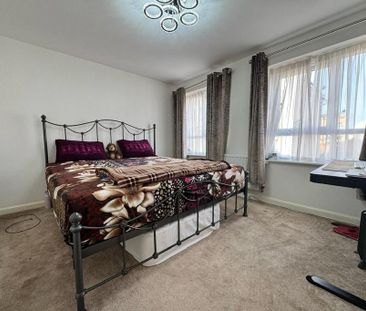 4 bedroom semi-detached house to rent - Photo 4