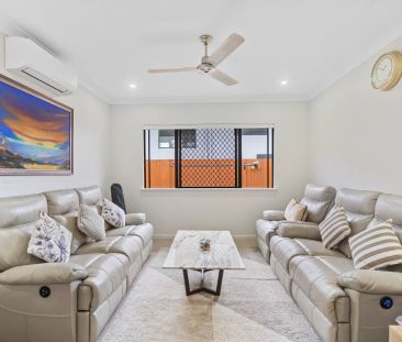 Executive family home with pool and modern comforts - Photo 3