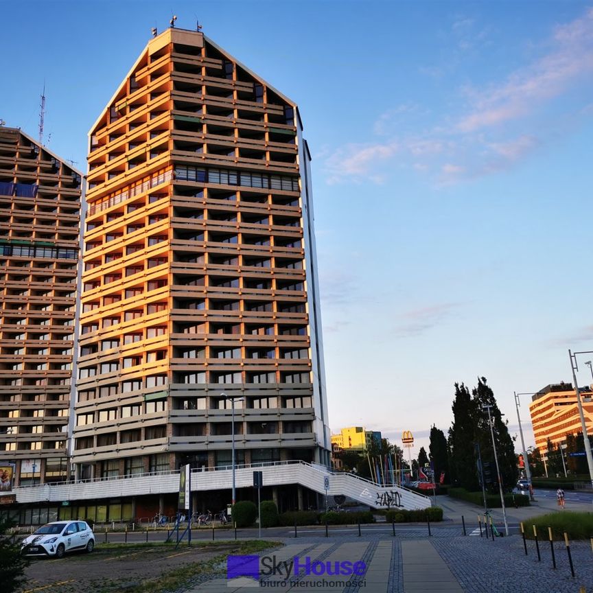 Wrocław, Śródmieście, Plac Grunwaldzki - Photo 1