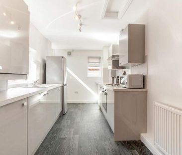 3 bedroom terraced house to rent - Photo 2