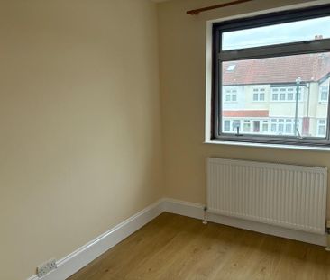 3 bedroom end of terrace house to rent - Photo 1