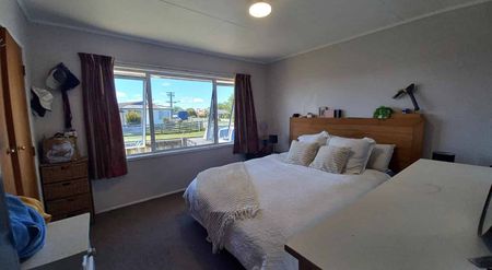 Fully Fenced Family Home! - Photo 3